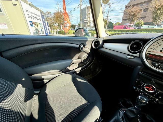 ＭＩＮＩ クーパー　法定整備付　ワンオーナー　禁煙　オートエアコン　ＡＢＳ　パワーステアリング　パワーウィンドウ　運転席エアバッグ　カーテンエアバッグ　ダブルエアバッグ（24枚目）