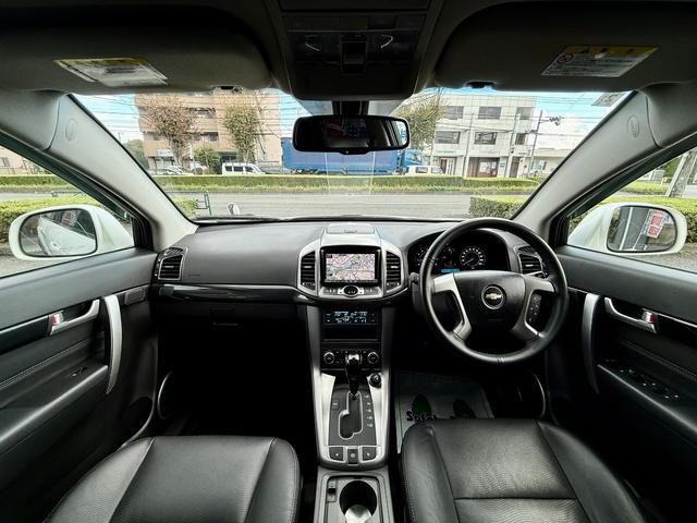 シボレーキャプティバ ベースグレード 法定整備付 純正ナビTV SR 黒革 禁煙 ETC 前席&後席シートヒーター バックカメラ(4枚目)