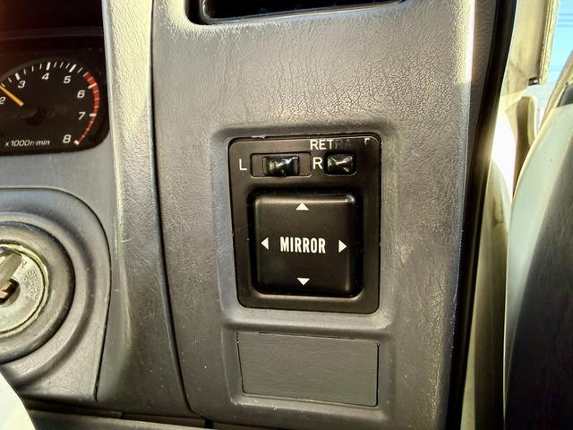 ランドクルーザープラド TXリミテッド 法定整備付 ナビ ETC 4WD 8人乗 ガソリン RZJ95W(36枚目)