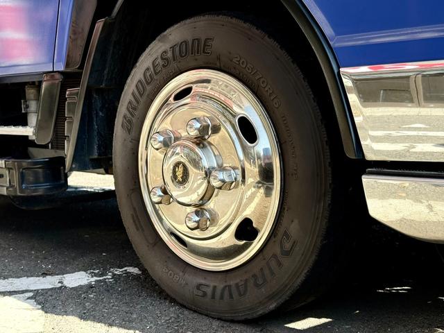 キャンター 　ダブルキャブ　６ｍロング　積載量２トン　５ＭＴ　６人乗　ディーゼル　ＦＥ７２ＤＥ　原動機４Ｍ５０　長さ６０４幅１８９高さ２０８　カスタム　左電動格納ミラー　ＥＴＣ（20枚目）