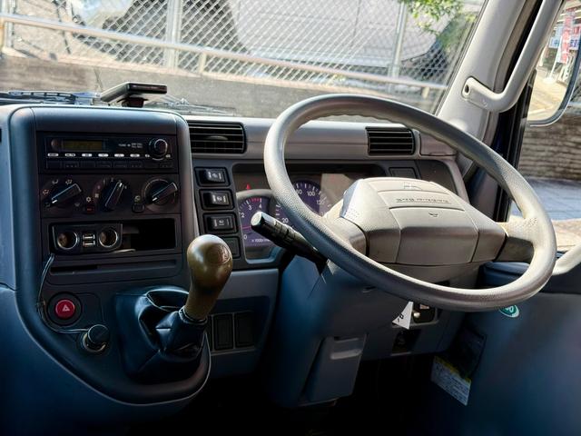 キャンター 　ダブルキャブ　６ｍロング　積載量２トン　５ＭＴ　６人乗　ディーゼル　ＦＥ７２ＤＥ　原動機４Ｍ５０　長さ６０４幅１８９高さ２０８　カスタム　左電動格納ミラー　ＥＴＣ（29枚目）