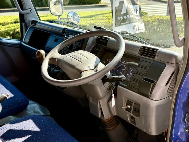 キャンター 　ダブルキャブ　６ｍロング　積載量２トン　５ＭＴ　６人乗　ディーゼル　ＦＥ７２ＤＥ　原動機４Ｍ５０　長さ６０４幅１８９高さ２０８　カスタム　左電動格納ミラー　ＥＴＣ（30枚目）