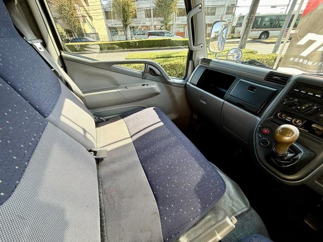 キャンター 　ダブルキャブ　６ｍロング　積載量２トン　５ＭＴ　６人乗　ディーゼル　ＦＥ７２ＤＥ　原動機４Ｍ５０　長さ６０４幅１８９高さ２０８　カスタム　左電動格納ミラー　ＥＴＣ（31枚目）