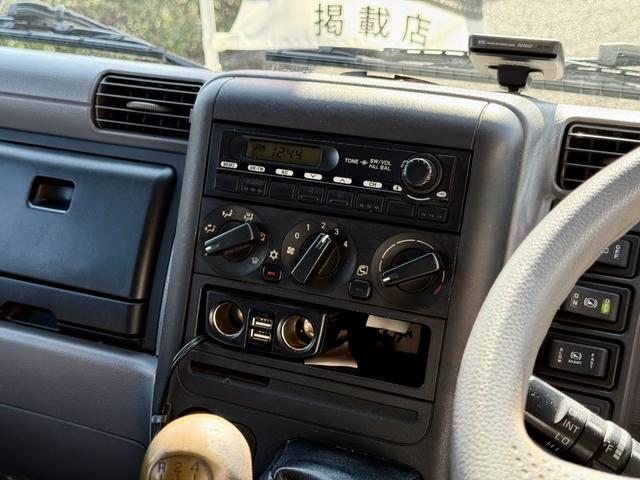 キャンター 　ダブルキャブ　６ｍロング　積載量２トン　５ＭＴ　６人乗　ディーゼル　ＦＥ７２ＤＥ　原動機４Ｍ５０　長さ６０４幅１８９高さ２０８　カスタム　左電動格納ミラー　ＥＴＣ（33枚目）