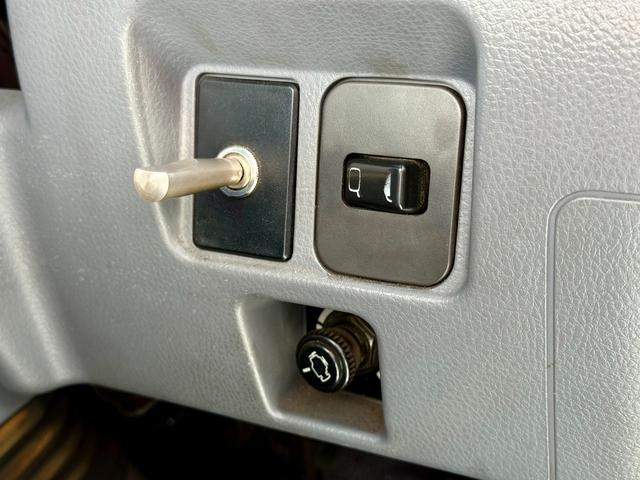 キャンター 　ダブルキャブ　６ｍロング　積載量２トン　５ＭＴ　６人乗　ディーゼル　ＦＥ７２ＤＥ　原動機４Ｍ５０　長さ６０４幅１８９高さ２０８　カスタム　左電動格納ミラー　ＥＴＣ（36枚目）