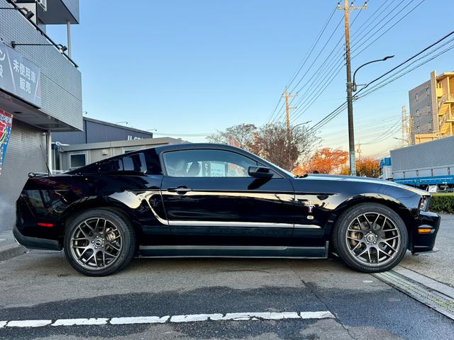 マスタング Ｖ６　プレミアム　法定整備付　６速ＭＴ　２０１２年モデル　新並　ＲＴＲ１９インチＡＷ　ラウシュエアロ＆マフラー（17枚目）