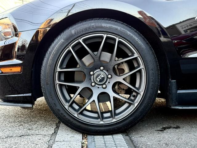 マスタング Ｖ６　プレミアム　法定整備付　６速ＭＴ　２０１２年モデル　新並　ＲＴＲ１９インチＡＷ　ラウシュエアロ＆マフラー（23枚目）