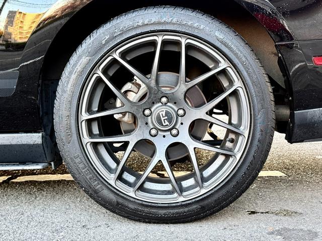 マスタング Ｖ６　プレミアム　法定整備付　６速ＭＴ　２０１２年モデル　新並　ＲＴＲ１９インチＡＷ　ラウシュエアロ＆マフラー（24枚目）