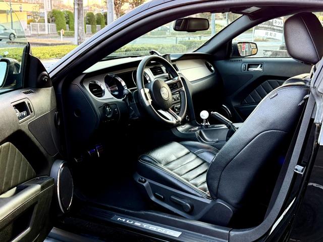 マスタング Ｖ６　プレミアム　法定整備付　６速ＭＴ　２０１２年モデル　新並　ＲＴＲ１９インチＡＷ　ラウシュエアロ＆マフラー（27枚目）