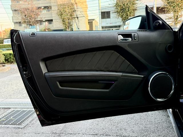 マスタング Ｖ６　プレミアム　法定整備付　６速ＭＴ　２０１２年モデル　新並　ＲＴＲ１９インチＡＷ　ラウシュエアロ＆マフラー（28枚目）