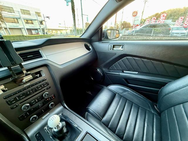 マスタング Ｖ６　プレミアム　法定整備付　６速ＭＴ　２０１２年モデル　新並　ＲＴＲ１９インチＡＷ　ラウシュエアロ＆マフラー（36枚目）