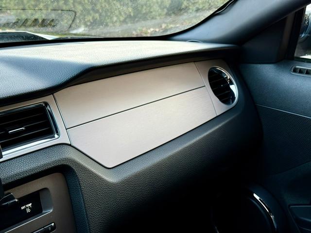 マスタング Ｖ６　プレミアム　法定整備付　６速ＭＴ　２０１２年モデル　新並　ＲＴＲ１９インチＡＷ　ラウシュエアロ＆マフラー（37枚目）