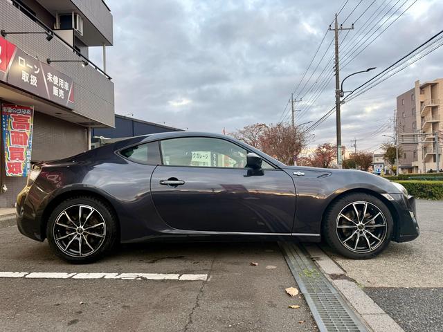 ８６ ＧＴ　法定整備付　ナビ　Ｂカメラ　パドルシフト　ＥＴＣ　スマートキー　プッシュスタート　ダークグレーメタリック（17枚目）