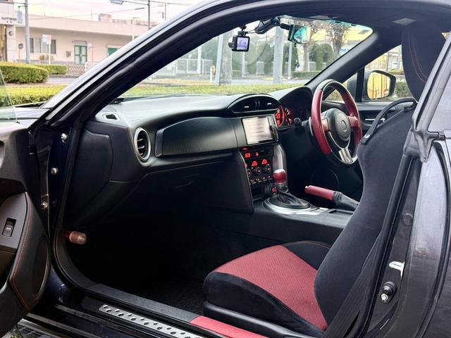 ８６ ＧＴ　法定整備付　ナビ　Ｂカメラ　パドルシフト　ＥＴＣ　スマートキー　プッシュスタート　ダークグレーメタリック（25枚目）