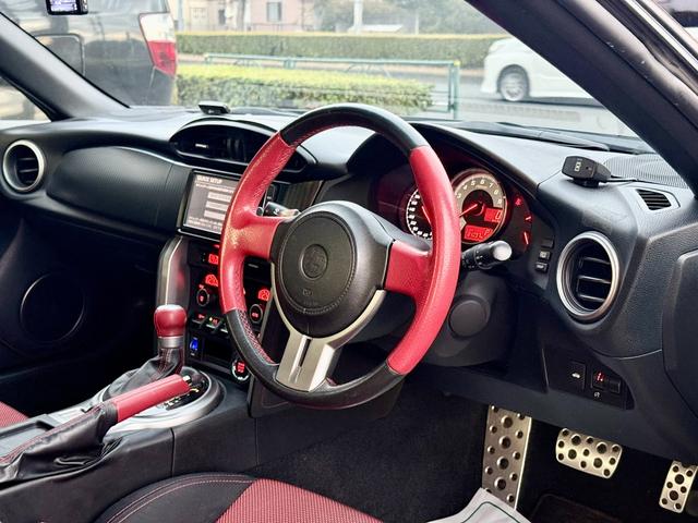 ８６ ＧＴ　法定整備付　ナビ　Ｂカメラ　パドルシフト　ＥＴＣ　スマートキー　プッシュスタート　ダークグレーメタリック（30枚目）