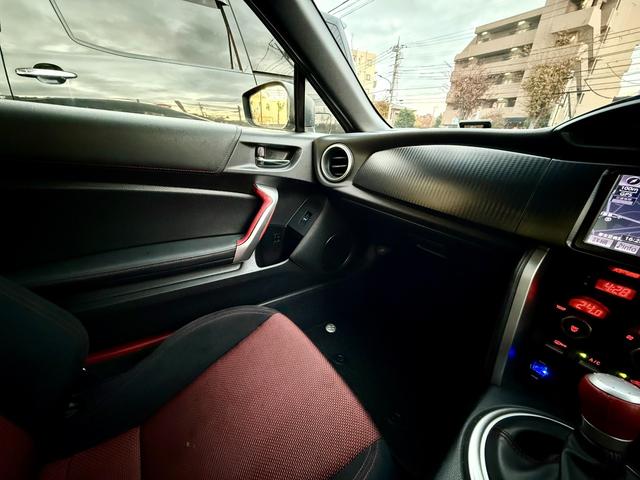 ８６ ＧＴ　法定整備付　ナビ　Ｂカメラ　パドルシフト　ＥＴＣ　スマートキー　プッシュスタート　ダークグレーメタリック（31枚目）