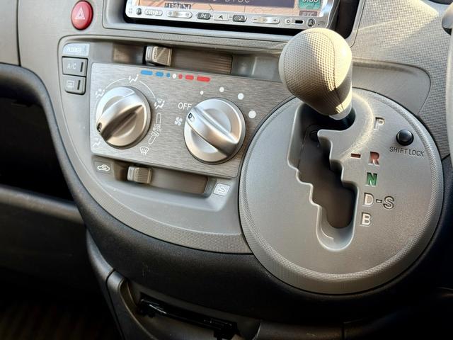 シエンタ X 純正ナビ 電動スライドドア(32枚目)