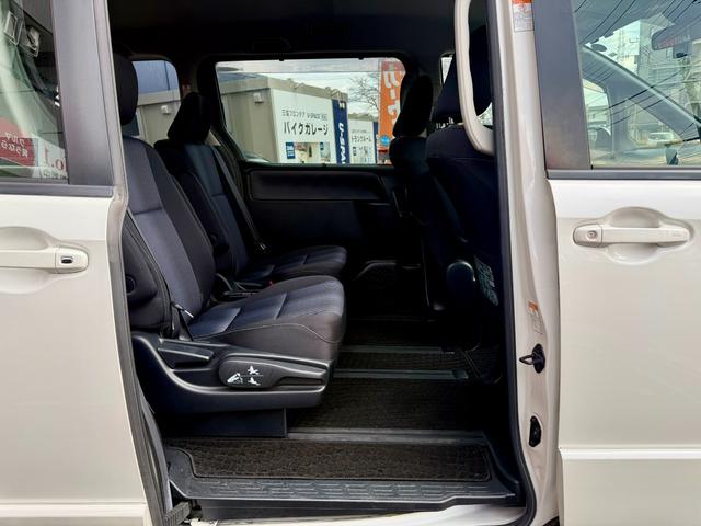 ヴォクシー ＺＳ　車検整備付　ナビＴＶ　Ｂカメラ　両電スラ　ドラレコ　Ｂｌｕｅｔｏｏｔｈ　ＢＴ接続　電動格納ドアミラー　ＳＤナビゲーション　地デジ　盗難防止システム　ハイビームアシスト　オートエアコン　衝突安全ボディ（23枚目）