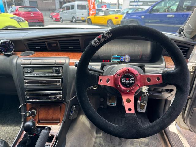 ローレル ２５クラブＳターボタイプＸスーパーハイキャス　２５クラブＳターボタイプＸスーパーハイキャス（５名）ＭＴ５速載せ替え公認済み　Ｄ－ＭＡＸ車高調　トラストインタークーラー　トラストブーストコントローラー　ＨＰＩエアクリ　ラフィックスボス（35枚目）
