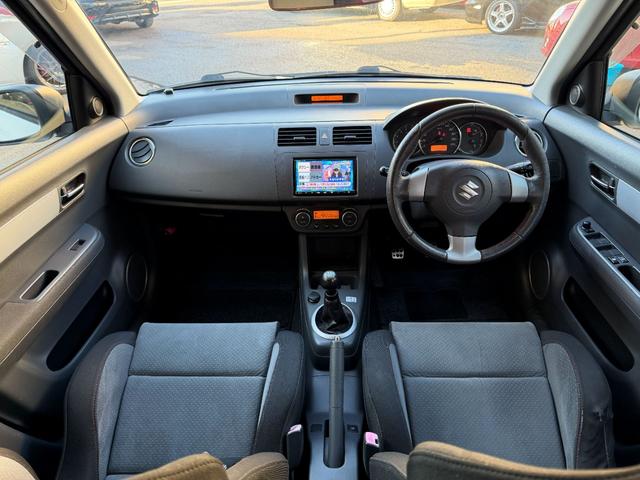スイフト スポーツ　社外１６インチＡＷ　ＲＥＣＡＲＯシート　ストラーダナビ　ＥＴＣ　ＴＶ　Ｂｌｕｅｔｏｏｔｈ（4枚目）