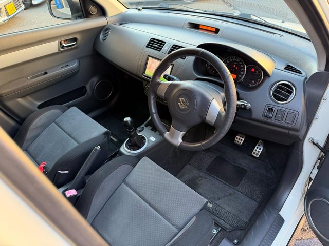 スイフト スポーツ　社外１６インチＡＷ　ＲＥＣＡＲＯシート　ストラーダナビ　ＥＴＣ　ＴＶ　Ｂｌｕｅｔｏｏｔｈ（22枚目）