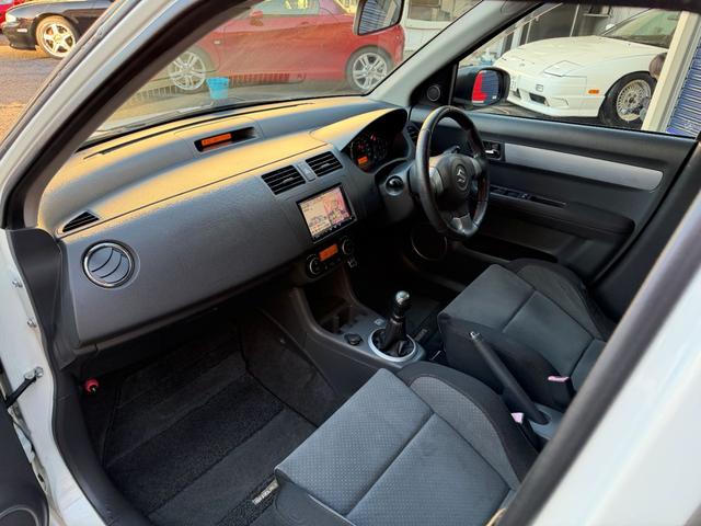 スイフト スポーツ　社外１６インチＡＷ　ＲＥＣＡＲＯシート　ストラーダナビ　ＥＴＣ　ＴＶ　Ｂｌｕｅｔｏｏｔｈ（25枚目）