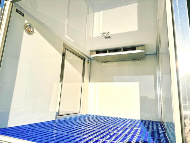 ハイゼットトラック 冷蔵冷凍車　中温‐５℃設定　日章冷凍２コンプレッサー仕様　冷蔵冷凍車　中温‐５℃設定　日章冷凍２コンプレッサー仕様　薄型エバポレータ　両側スライド扉　ＡＢＳ　樹脂製スノコ　庫内ライト　バックカメラ（18枚目）