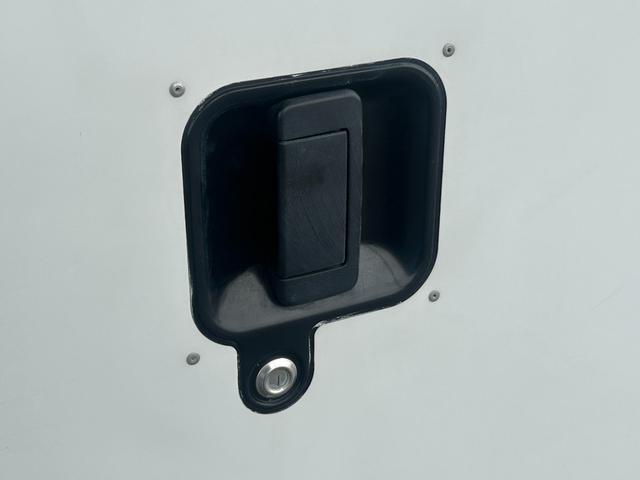 ハイゼットトラック 冷蔵冷凍車　－７℃設定　デンソー冷凍機　片側スライドドア　リヤワンタッチ扉　キーレス　パワーウィンドウ　社外ナビ・ＴＶ・バックカメラ・ＥＴＣ　助手席エアバッグ　ＡＢＳ　９０度ストッパー　樹脂製スノコ　庫内ライト　荷箱カギ（46枚目）
