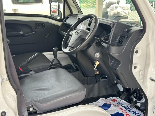 ハイゼットトラック ４ＷＤ　ＦＲＰ中温冷蔵冷凍車　－７℃設定　ダイハツ純正　デンソー冷凍機　片側スライドドア　助手席エアバッグ　ＡＢＳ　ＥＴＣ　９０度ストッパー　樹脂製スノコ　庫内ライト　荷箱カギ（22枚目）