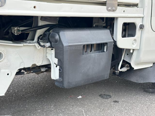 ハイゼットトラック ４ＷＤ　ＦＲＰ中温冷蔵冷凍車　－７℃設定　ダイハツ純正　デンソー冷凍機　片側スライドドア　助手席エアバッグ　ＡＢＳ　ＥＴＣ　９０度ストッパー　樹脂製スノコ　庫内ライト　荷箱カギ（46枚目）