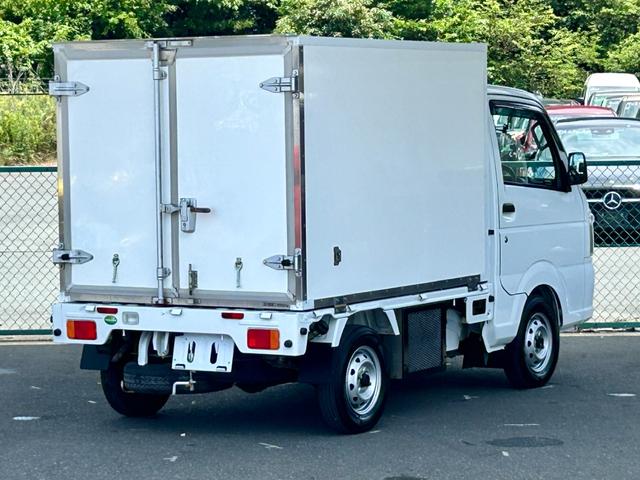 ＮＴ１００クリッパートラック 低温冷蔵冷凍車　－２５℃設定　日章冷凍２コンプレッサー仕様　薄箱５０ｍｍ仕様　薄型エバポレータ　片側スライドドア　リヤロックロット扉　助手席エアバッグ　ＡＢＳ　バックカメラ　ＥＴＣ　左右９０度ストッパー　樹脂製スノコ　庫内ライト（5枚目）