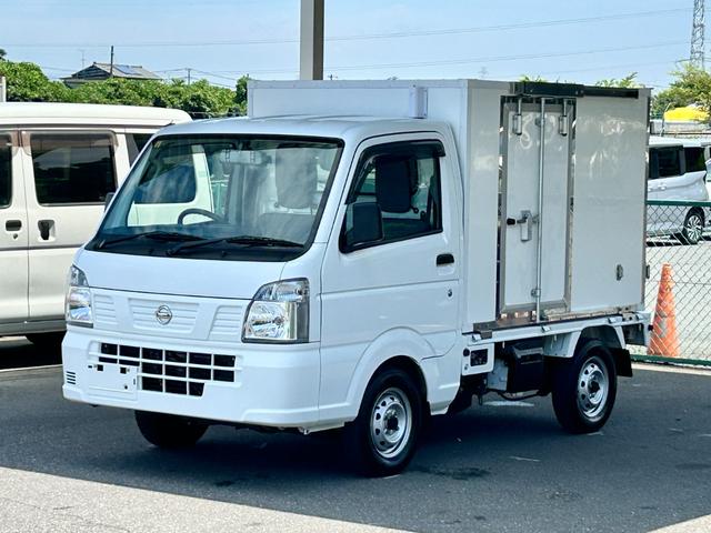 ＮＴ１００クリッパートラック 低温冷蔵冷凍車　－２５℃設定　日章冷凍２コンプレッサー仕様　薄箱５０ｍｍ仕様　薄型エバポレータ　片側スライドドア　リヤロックロット扉　助手席エアバッグ　ＡＢＳ　バックカメラ　ＥＴＣ　左右９０度ストッパー　樹脂製スノコ　庫内ライト（8枚目）