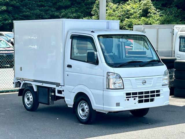 ＮＴ１００クリッパートラック 低温冷蔵冷凍車　－２５℃設定　日章冷凍２コンプレッサー仕様　薄箱５０ｍｍ仕様　薄型エバポレータ　片側スライドドア　リヤロックロット扉　助手席エアバッグ　ＡＢＳ　バックカメラ　ＥＴＣ　左右９０度ストッパー　樹脂製スノコ　庫内ライト（9枚目）