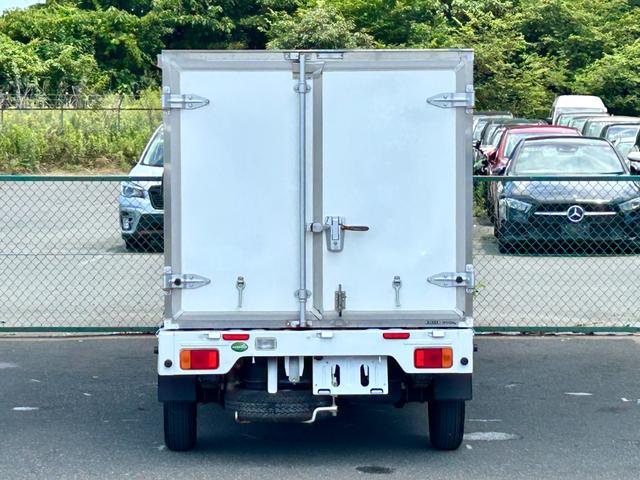 ＮＴ１００クリッパートラック 低温冷蔵冷凍車　－２５℃設定　日章冷凍２コンプレッサー仕様　薄箱５０ｍｍ仕様　薄型エバポレータ　片側スライドドア　リヤロックロット扉　助手席エアバッグ　ＡＢＳ　バックカメラ　ＥＴＣ　左右９０度ストッパー　樹脂製スノコ　庫内ライト（13枚目）
