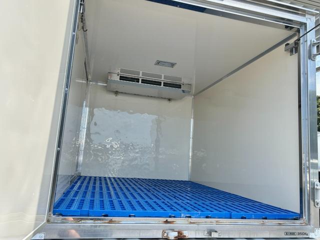 ＮＴ１００クリッパートラック 低温冷蔵冷凍車　－２５℃設定　日章冷凍２コンプレッサー仕様　薄箱５０ｍｍ仕様　薄型エバポレータ　片側スライドドア　リヤロックロット扉　助手席エアバッグ　ＡＢＳ　バックカメラ　ＥＴＣ　左右９０度ストッパー　樹脂製スノコ　庫内ライト（18枚目）
