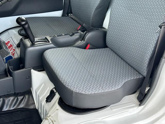 ＮＴ１００クリッパートラック 低温冷蔵冷凍車　－２５℃設定　日章冷凍２コンプレッサー仕様　薄箱５０ｍｍ仕様　薄型エバポレータ　片側スライドドア　リヤロックロット扉　助手席エアバッグ　ＡＢＳ　バックカメラ　ＥＴＣ　左右９０度ストッパー　樹脂製スノコ　庫内ライト（35枚目）