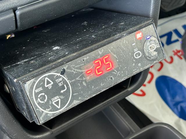 ＮＴ１００クリッパートラック 低温冷蔵冷凍車　－２５℃設定　日章冷凍２コンプレッサー仕様　薄箱５０ｍｍ仕様　薄型エバポレータ　片側スライドドア　リヤロックロット扉　助手席エアバッグ　ＡＢＳ　バックカメラ　ＥＴＣ　左右９０度ストッパー　樹脂製スノコ　庫内ライト（37枚目）