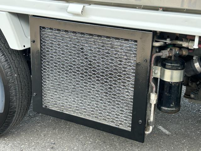 ＮＴ１００クリッパートラック 低温冷蔵冷凍車　－２５℃設定　日章冷凍２コンプレッサー仕様　薄箱５０ｍｍ仕様　薄型エバポレータ　片側スライドドア　リヤロックロット扉　助手席エアバッグ　ＡＢＳ　バックカメラ　ＥＴＣ　左右９０度ストッパー　樹脂製スノコ　庫内ライト（46枚目）