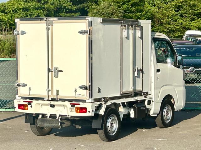 ハイゼットトラック 冷蔵冷凍車　－５℃設定　日章冷凍２コンプレッサー冷凍機　薄型エバポレータ　両側スライドドア　リヤロックロット扉　スマートアシスト　レーンキープアシスト　障害物センサー　バックカメラ　スノコ　庫内ライト　荷箱カギ（5枚目）