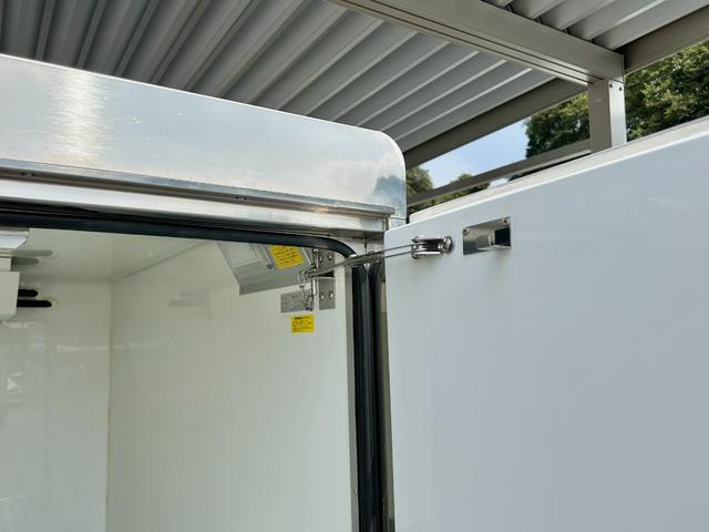 キャリイトラック 低温冷蔵冷凍車　－３０℃設定　菱重コールドチェーン２コンプレッサー仕様　薄箱仕様　片側スライドドア　リヤワンタッチ扉　パワーウィンドウ　助手席エアバック　ＡＢＳ　ＥＴＣ　左右９０度ストッパー　樹脂製スノコ　庫内ライト　荷箱カギ（22枚目）