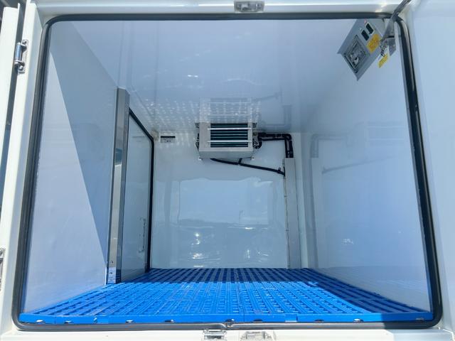 ハイゼットトラック FRP中温冷蔵冷凍車 -7℃設定 ダイハツ純正 デンソー冷凍機 片側スライドドア リヤワンタッチ扉 助手席エアバック ABS ETC バックカメラ 90度ストッパー 樹脂製スノコ 庫内ライト 荷箱カギ(6枚目)