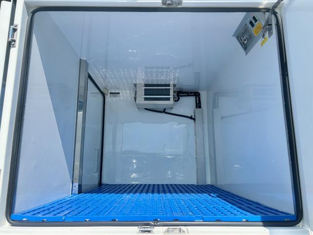 ハイゼットトラック FRP中温冷蔵冷凍車 -7℃設定 ダイハツ純正 デンソー冷凍機 片側スライドドア リヤワンタッチ扉 助手席エアバック ABS ETC バックカメラ 90度ストッパー 樹脂製スノコ 庫内ライト 荷箱カギ(16枚目)