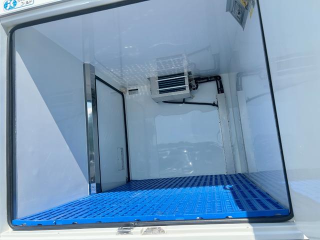 ハイゼットトラック FRP中温冷蔵冷凍車 -7℃設定 ダイハツ純正 デンソー冷凍機 片側スライドドア リヤワンタッチ扉 助手席エアバック ABS ETC バックカメラ 90度ストッパー 樹脂製スノコ 庫内ライト 荷箱カギ(17枚目)