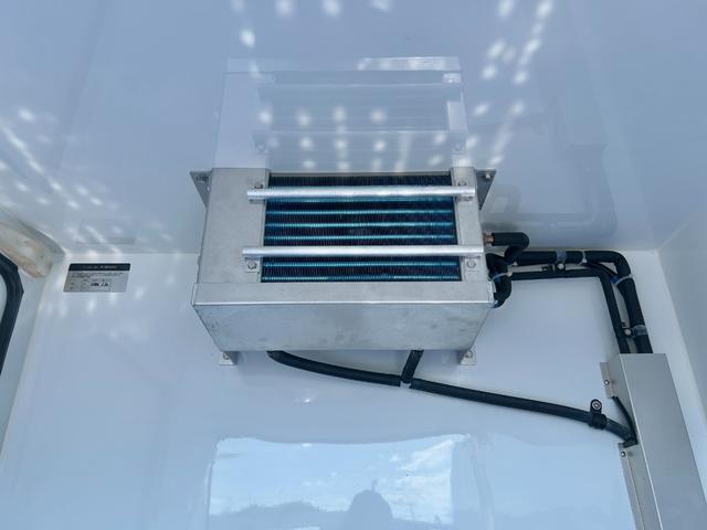 ハイゼットトラック FRP中温冷蔵冷凍車 -7℃設定 ダイハツ純正 デンソー冷凍機 片側スライドドア リヤワンタッチ扉 助手席エアバック ABS ETC バックカメラ 90度ストッパー 樹脂製スノコ 庫内ライト 荷箱カギ(19枚目)