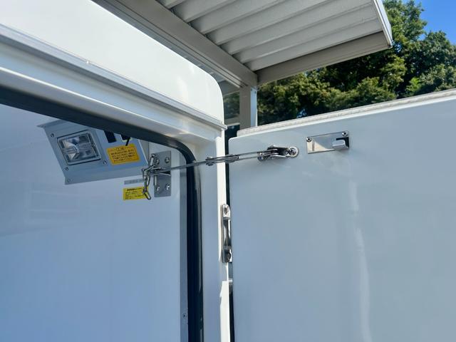 ハイゼットトラック FRP中温冷蔵冷凍車 -7℃設定 ダイハツ純正 デンソー冷凍機 片側スライドドア リヤワンタッチ扉 助手席エアバック ABS ETC バックカメラ 90度ストッパー 樹脂製スノコ 庫内ライト 荷箱カギ(21枚目)