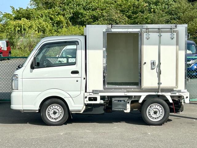 ＮＴ１００クリッパートラック 冷蔵冷凍車　中温－５℃設定　日章冷凍２コンプレッサー冷凍機　薄型エバポレータ　片側スライドドア　リヤロックロッド扉　助手席エアバッグ　ＡＢＳ　樹脂製スノコ　庫内ライト　荷箱カギ（11枚目）