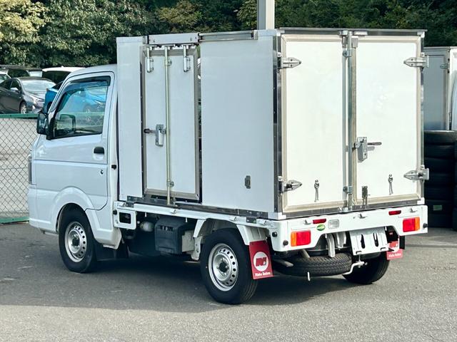 ＮＴ１００クリッパートラック 冷蔵冷凍車　中温－５℃設定　日章冷凍２コンプレッサー冷凍機　薄型エバポレータ　片側スライドドア　リヤロックロッド扉　助手席エアバッグ　ＡＢＳ　樹脂製スノコ　庫内ライト　荷箱カギ（15枚目）
