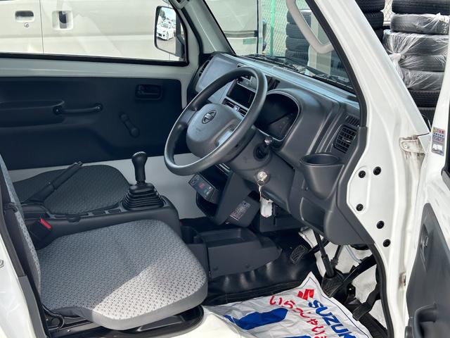ＮＴ１００クリッパートラック 冷蔵冷凍車　中温－５℃設定　日章冷凍２コンプレッサー冷凍機　薄型エバポレータ　片側スライドドア　リヤロックロッド扉　助手席エアバッグ　ＡＢＳ　樹脂製スノコ　庫内ライト　荷箱カギ（22枚目）