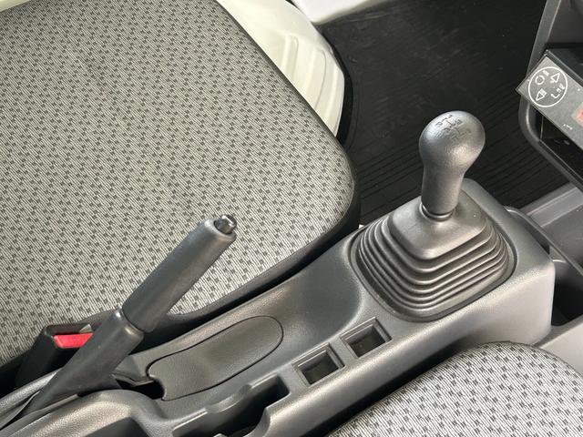 ＮＴ１００クリッパートラック 冷蔵冷凍車　中温－５℃設定　日章冷凍２コンプレッサー冷凍機　薄型エバポレータ　片側スライドドア　リヤロックロッド扉　助手席エアバッグ　ＡＢＳ　樹脂製スノコ　庫内ライト　荷箱カギ（29枚目）
