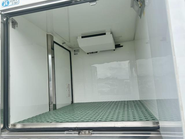 キャリイトラック 低温冷蔵冷凍車　－３０℃設定　菱重コールドチェーン冷凍機　２コンプレッサー仕様　薄箱仕様　片側スライドドア　リヤワンタッチ扉　キーレス　ＰＷ　ＥＴＣ　助手席エアバッグ　ＡＢＳ　左右９０度ストッパー　樹脂製スノコ　庫内ライト（17枚目）